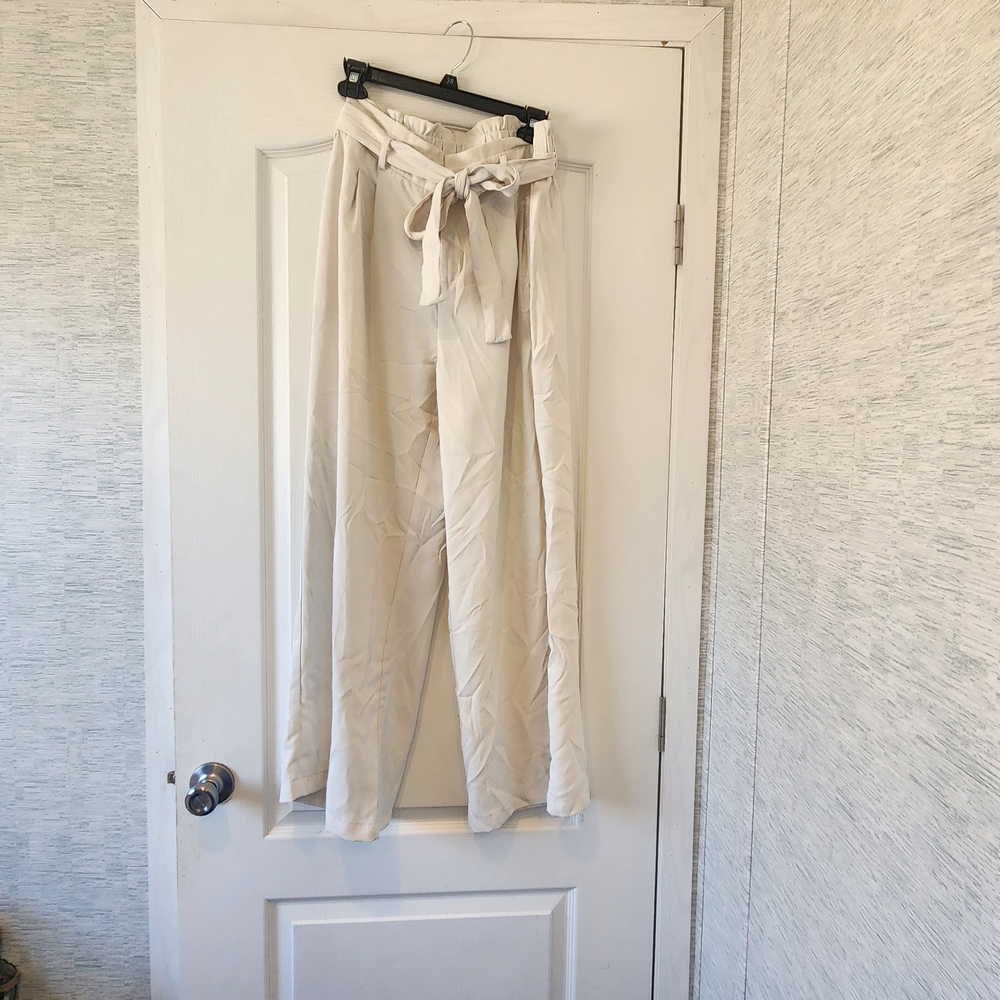 Funyyzo Elegant Cream Women's Trousers Size L Euc